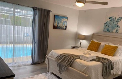 Bay Crest Park House | Tampa's HIdeaway with Swimming Pool