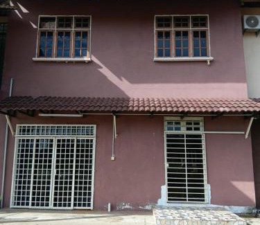 Kampung Petai Bubus House | Tamu Homestay KT