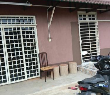 Kampung Petai Bubus House | Tamu Homestay KT