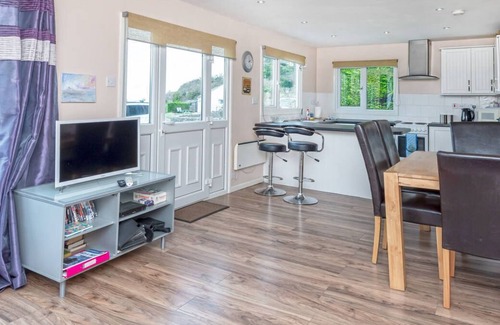 Tyn-y-Gongl Ski Chalet | Tan Dinas Lodge in Tyn-y-Gongl