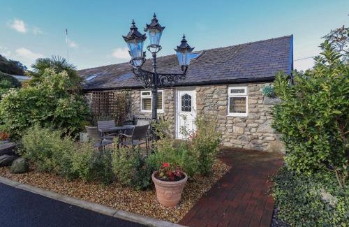 Harlech House | Tan Isa
