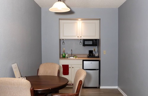 Osage Beach Apartment | Tan-Tar-A #6132 - Lake view, minutes from Margaritaville and pool bars!