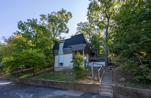 Osage Beach Apartment | Tan-Tar-A #6132 - Lake view, minutes from Margaritaville and pool bars!