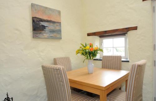 Dinas Cross House | Tan Y Bryn Y Bwthyn Cwm yr Eglwys