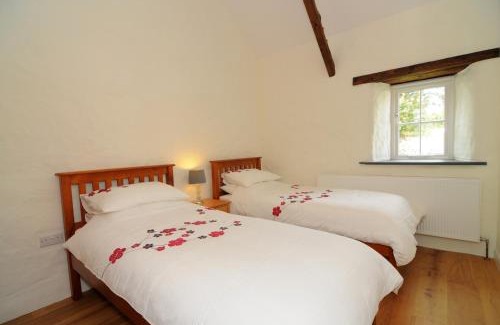 Dinas Cross House | Tan Y Bryn Y Bwthyn Cwm yr Eglwys