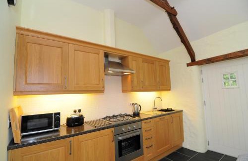 Dinas Cross House | Tan Y Bryn Y Bwthyn Cwm yr Eglwys