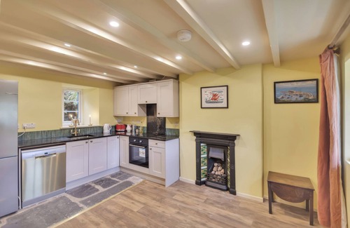 Gwynedd- Snowdonia Cottage | TAN Y CLOGWYN, pet friendly, with open fire in Betws-Y-Coed