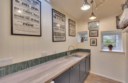 Gwynedd- Snowdonia Cottage | TAN Y CLOGWYN, pet friendly, with open fire in Betws-Y-Coed