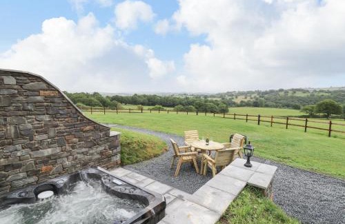 Llanfair Caereinion House | Tan Y Wawr - Derwen