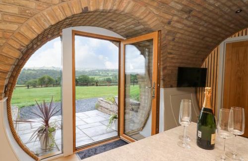 Llanfair Caereinion House | Tan Y Wawr - Derwen