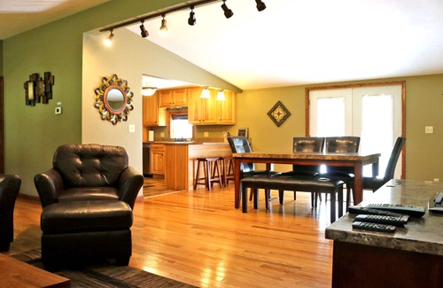 Loudonville House | Tana's Riverfront Getaway - Riverfront Home