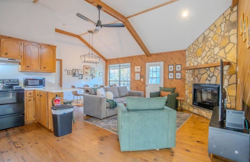 Blairsville Cabin | "Tanager": Romantic Cabin, Porch, Mountain View