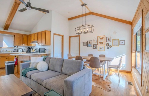 Blairsville Cabin | "Tanager": Romantic Cabin, Porch, Mountain View