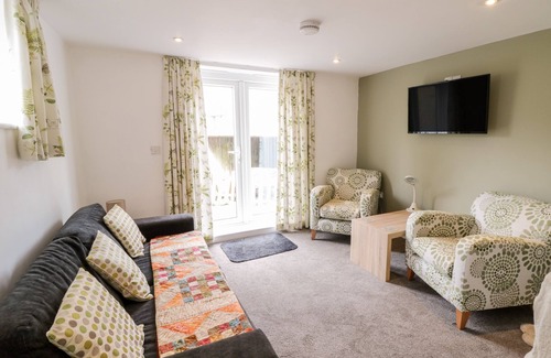 Llangynog Cottage | TANAT COTTAGE, pet friendly, character holiday cottage in Llangynog