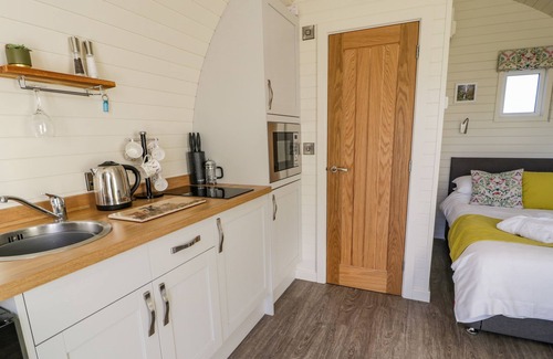Llanfyllin Cottage | TANAT, romantic, character holiday cottage in Llanfyllin