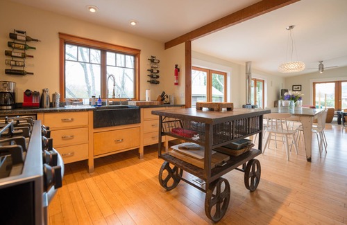 Healdsburg House | TandaTula, Wine Country Sanctuary with Pool, Hot Tub, Bocce, Fire Pits and More!