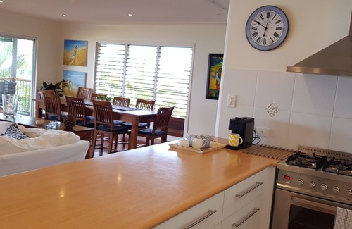 Brisbane Waterfront House | Tangalooma Beach House - Coign 5