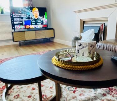Abergavenny House | Tanglewood Close, 3 Bedroom house, Abergavenny with private parking,