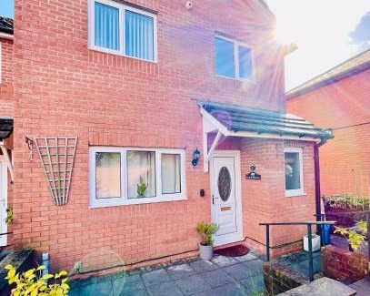 Abergavenny House | Tanglewood Close, 3 Bedroom house, Abergavenny with private parking,