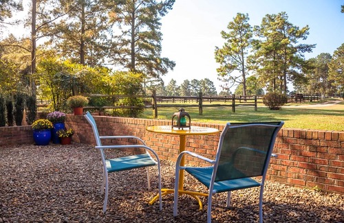 Southern Pines Apartment | Tanglewood Farm B&B - Tally Ho Suite 1 BR/1BA Private Apartment on Horse Farm