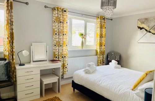 Abergavenny House | Tanglewood house Abergavenny with private parking