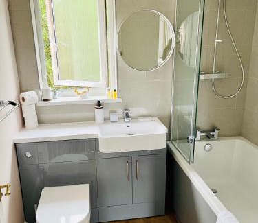 Abergavenny House | Tanglewood house Abergavenny with private parking