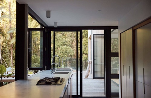 Noosa Heads House | 'Tanglewood' Luxury Architectural Home w/heated magnesium pool