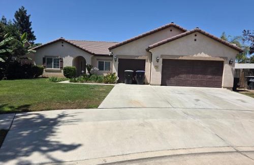 Visalia House | Tanglewood Place