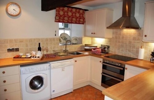 Boncath Cottage | Tansy Cottage - a luxurious and spacious two bedroom cottage with fabulous shared leisure facilities