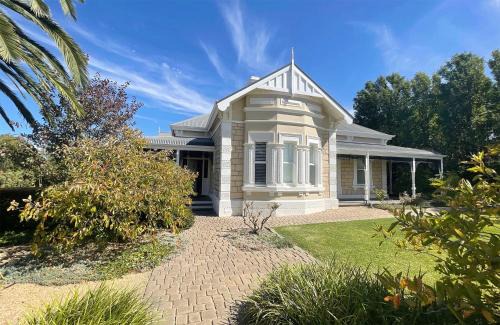 Tanunda Villa | Tanunda House - Luxury 5 BR in Barossa Wine Region