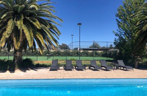 Tanunda Villa | Tanunda House - Luxury 5 BR in Barossa Wine Region