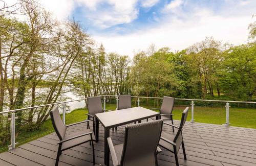 Krakow am See Apartment | Tao-Suite mit Seeblick, Balkonterrasse & Sauna