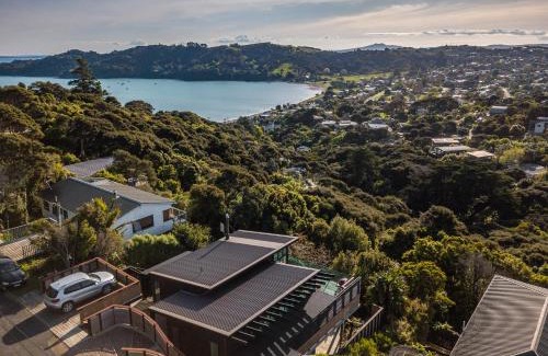 Oneroa Villa | Taonga with Sea Views by Waiheke Unlimited
