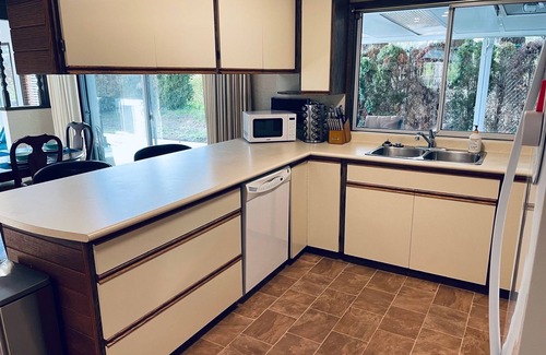 Regional District of Nanaimo House | Tap Inn Guest House - Sea to Green