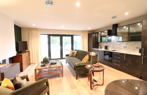 Wing Cottage | Tarn End Cottage 8, Talkin Tarn, Brampton ideal for a romantic break overlooking the Tarn