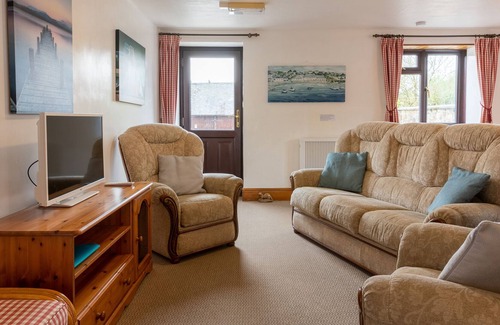 Torrington Cottage | TARQUOL COTTAGE, pet friendly, with pool in Torrington