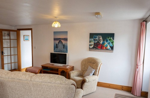 Torrington Cottage | TARQUOL COTTAGE, pet friendly, with pool in Torrington