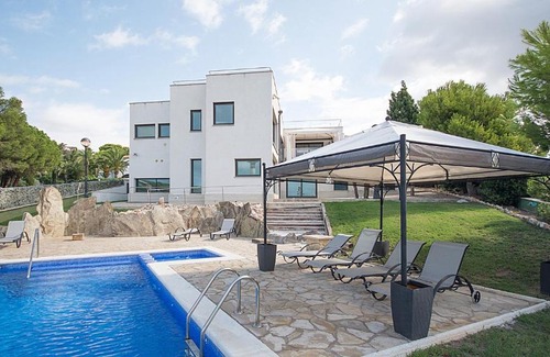Torredembarra Villa | TarracoHomes, TH52 Villa Lighthouse con Piscina Privada, Terraza, y Vistas al Mar