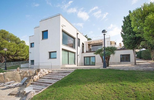 Torredembarra Villa | TarracoHomes, TH52 Villa Lighthouse con Piscina Privada, Terraza, y Vistas al Mar