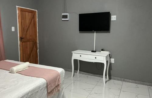 Gonubie Apartment | Tash rooms and travel