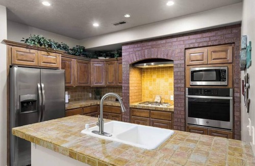 Hurricane House | Tasha's Place Private Pool, Sleeps 18, Near Zions & Sand Hollow