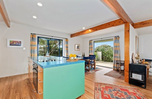 Mangawhai Heads Cottage | Taste Of Paradise with WiFi!- Mangawhai Heads Home