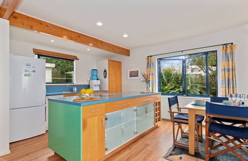 Mangawhai Heads Cottage | Taste Of Paradise with WiFi!- Mangawhai Heads Home