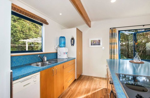 Mangawhai Heads Cottage | Taste Of Paradise with WiFi!- Mangawhai Heads Home