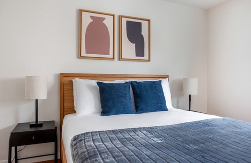 St. Elizabeth's Apartment | Tasteful Brighton 1BR nr Sutherland Rd Green Line, by Blueground