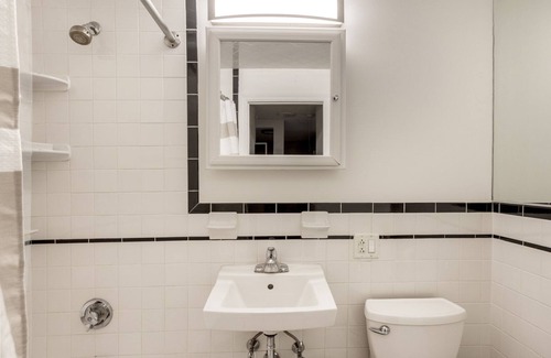 St. Elizabeth's Apartment | Tasteful Brighton 1BR nr Sutherland Rd Green Line, by Blueground