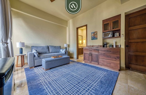 El Caloso Apartment | Tasteful Condo Near Romantic Zone - Pool