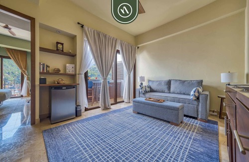 El Caloso Apartment | Tasteful Condo Near Romantic Zone - Pool