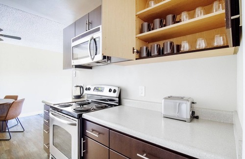 Foster City Apartment | Tasteful Foster City 2BR w/Gym, Pool, W/D, near highways, by Blueground