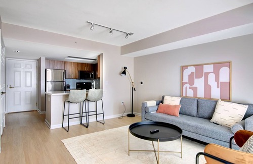Chinatown Apartment | Tasteful Mount Vernon 1BR w/Gym, Pool, nr. Georgetown Law, by Blueground